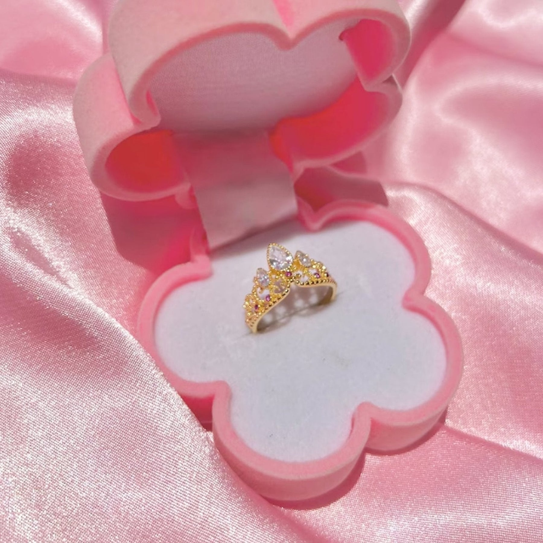 Colar & Anel Luxo Ajustável Coroa Rapunzel com Banho de Ouro