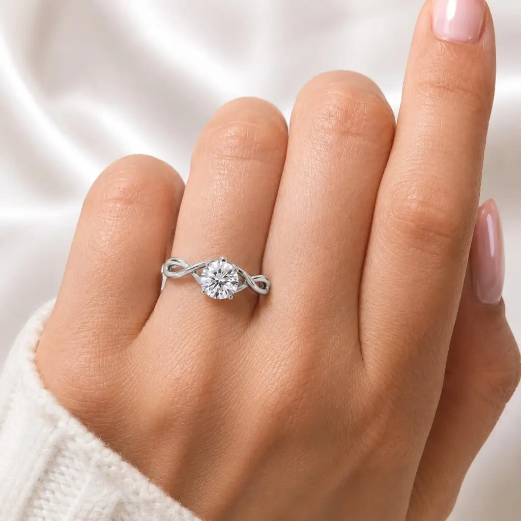 Anel de Namoro Trançado Prata 925 Moissanite Enlace Lunnelé™