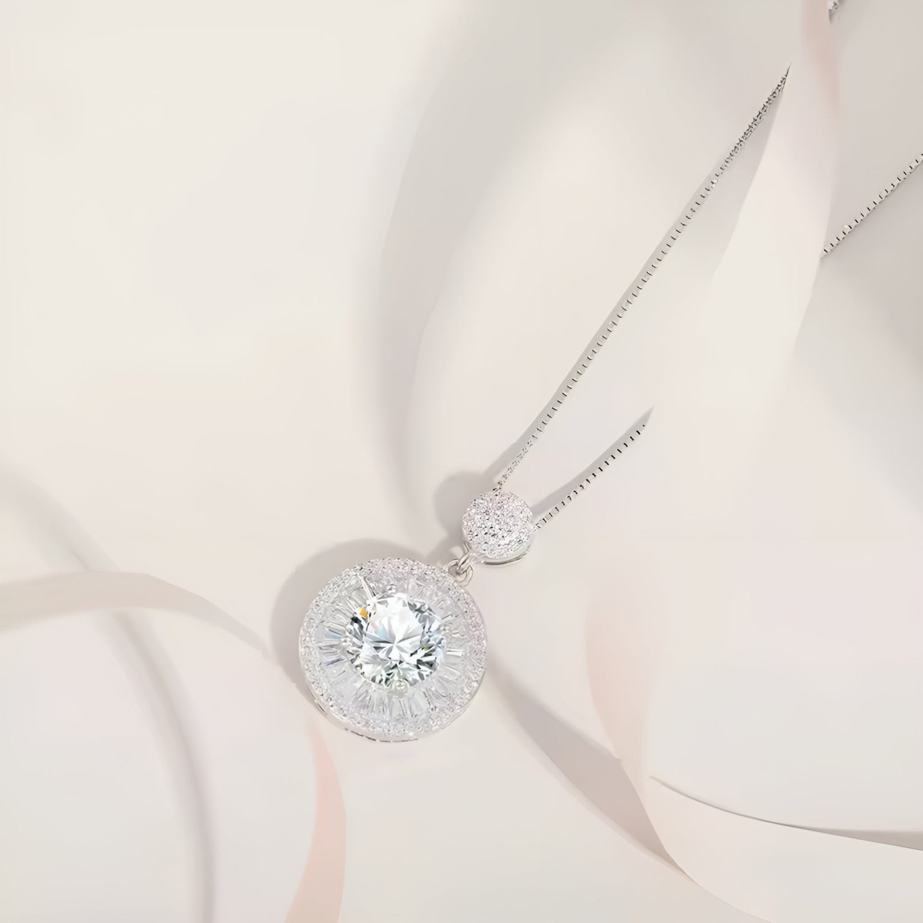 Colar Feminino de Prata Zircônias Lunnelé™