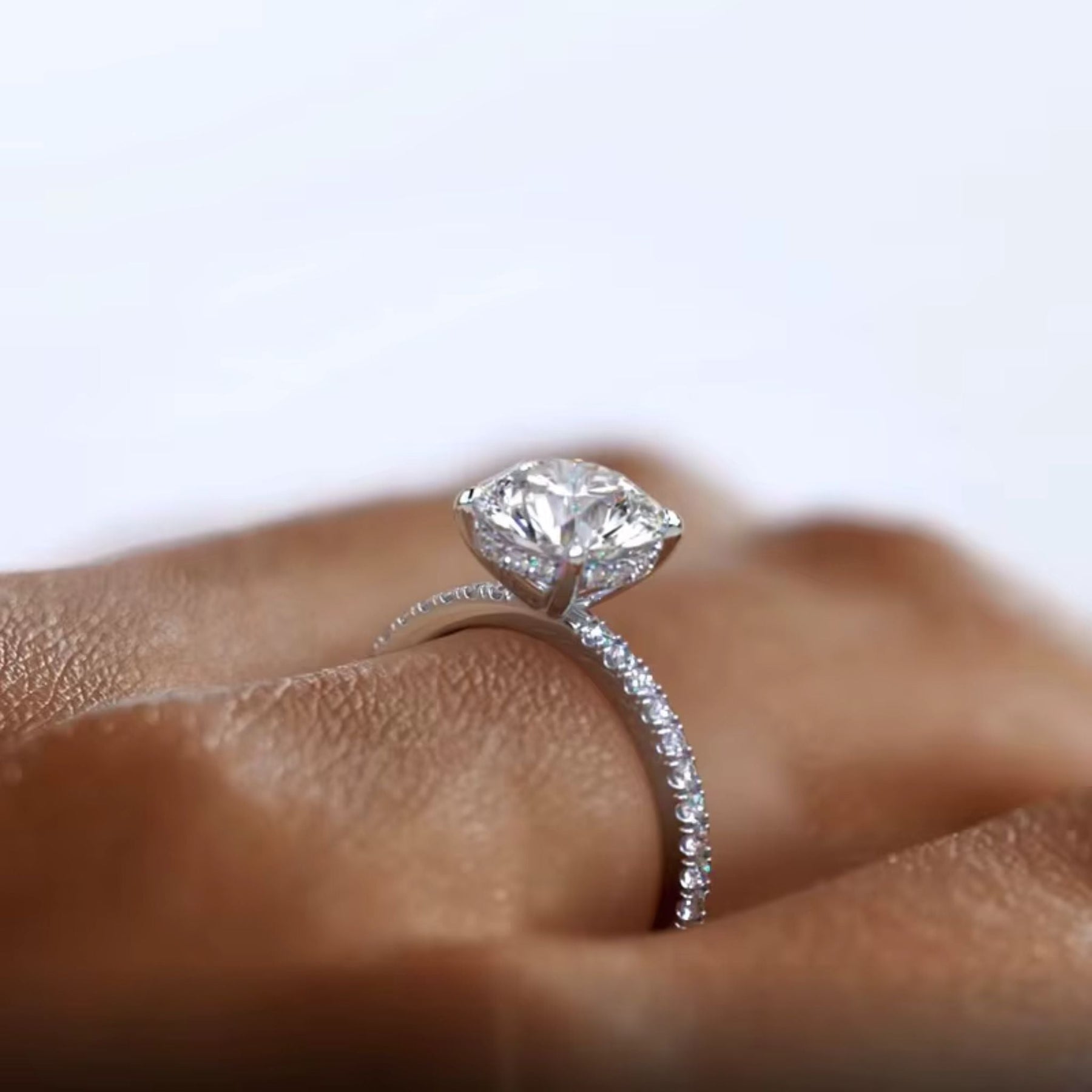 Anel Solitário Noivado Cravejado em Prata 925 com Moissanite 2ct Lunnelé™ - foto 3