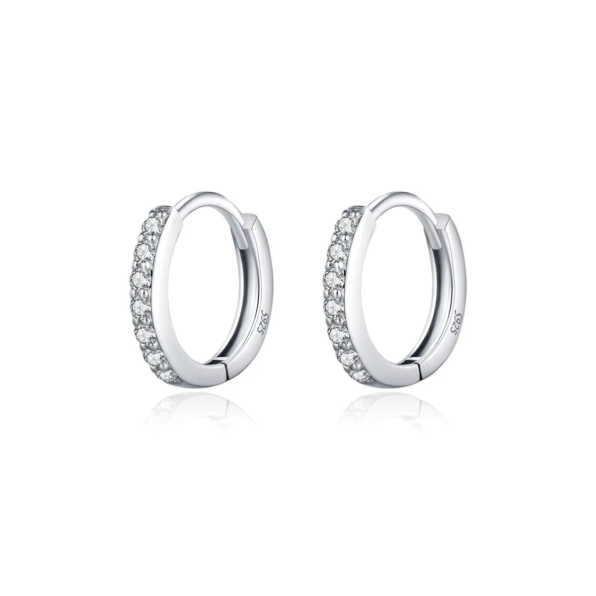 Brinco Argola Cravejada em Prata 925 com Moissanite Lunnelé™