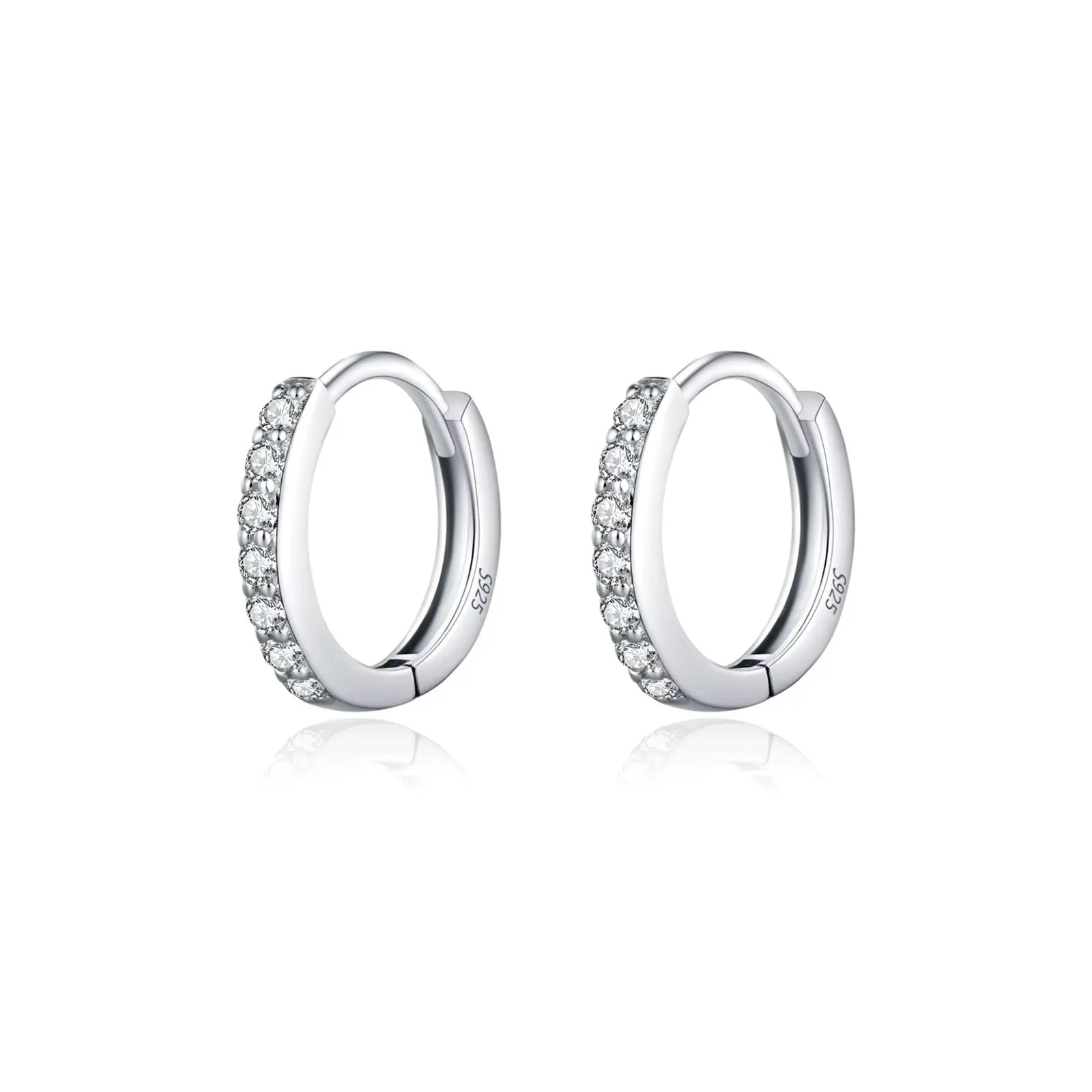 Brinco Argola Cravejada em Prata 925 com Moissanite Lunnelé™