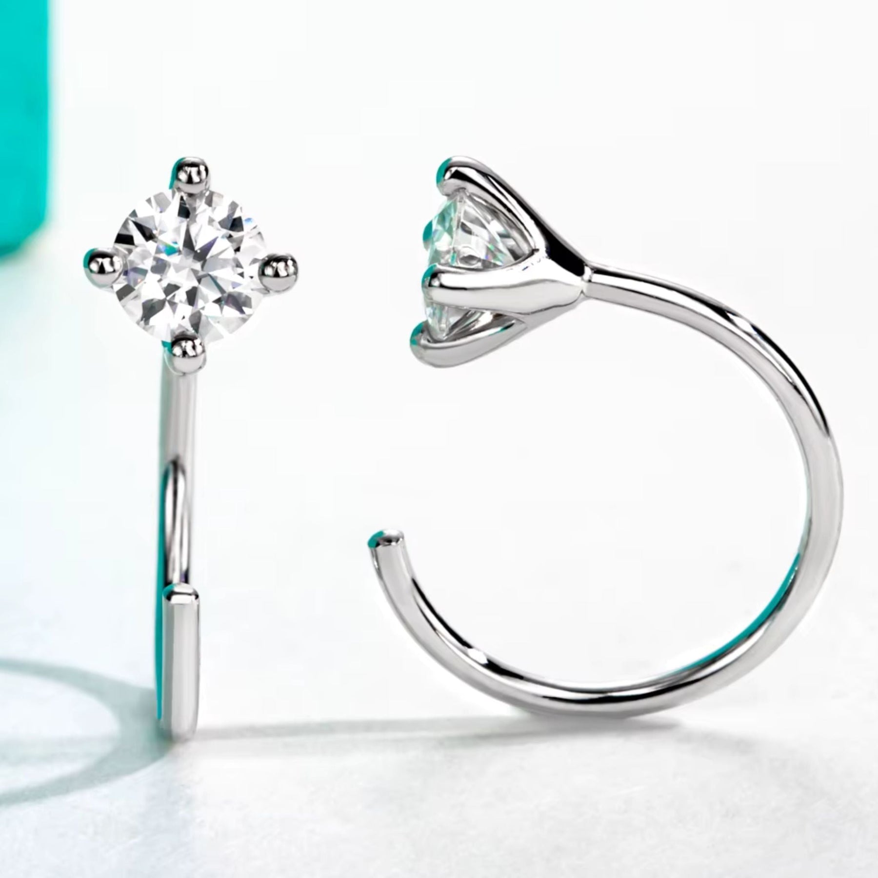 Brinco Argola Minimalista em Prata 925 com Pedra Moissanite 4mm Lunnelé™ - foto 3