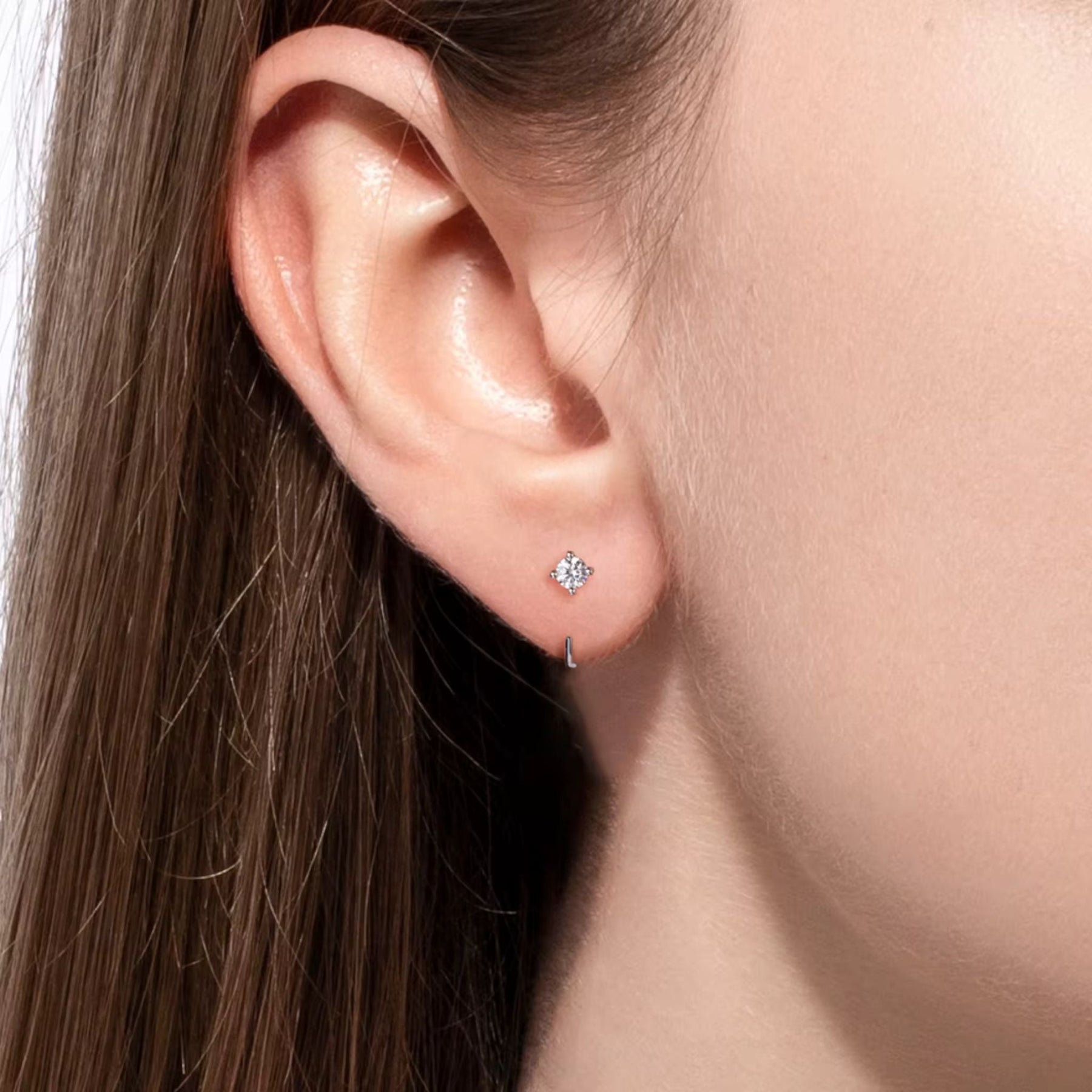 Brinco Argola Minimalista em Prata 925 com Pedra Moissanite 4mm Lunnelé™ - foto 2