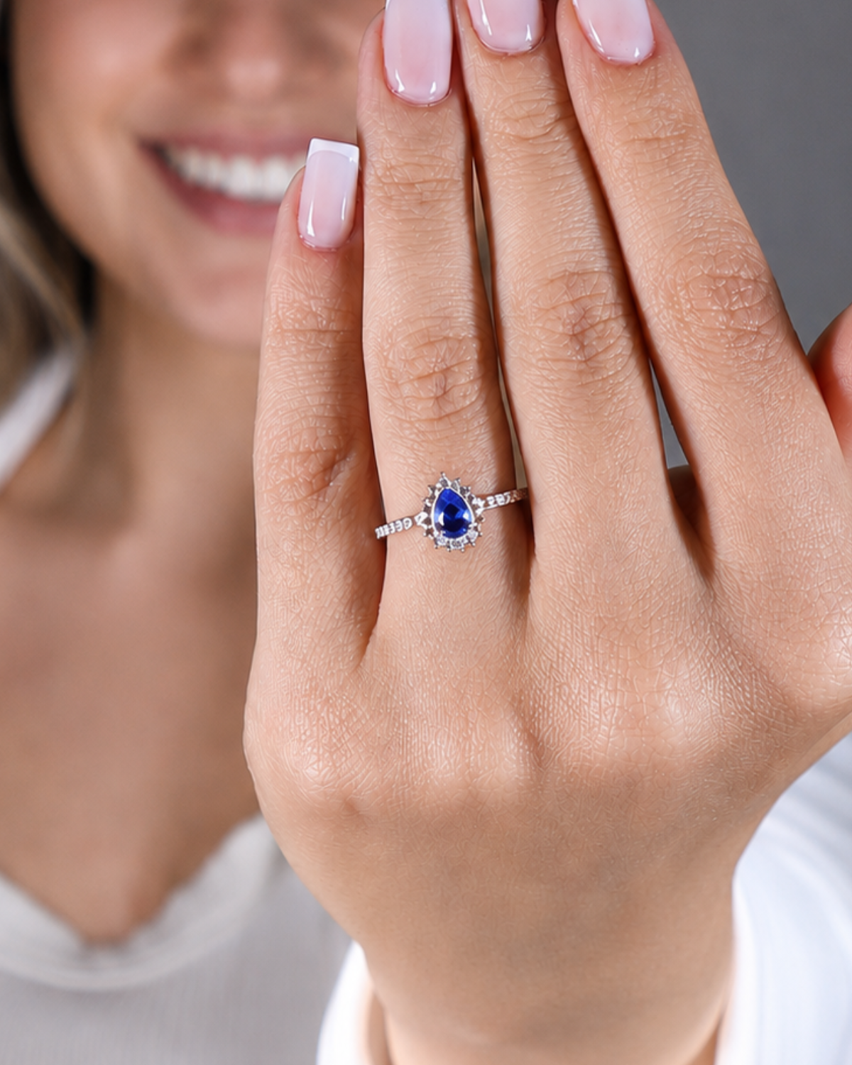 Anel Gota Safira com Zircônias em Prata 925 Lunnelé™ - foto 4