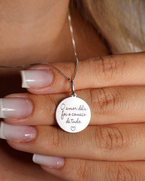 Colar Medalha O amor dela foi o começo de tudo Em Prata 925 Lunnelé™ - foto 3