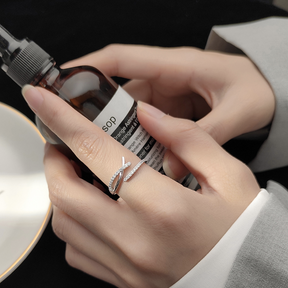 Anel em Prata 925 com Zircônia Lunnelé™