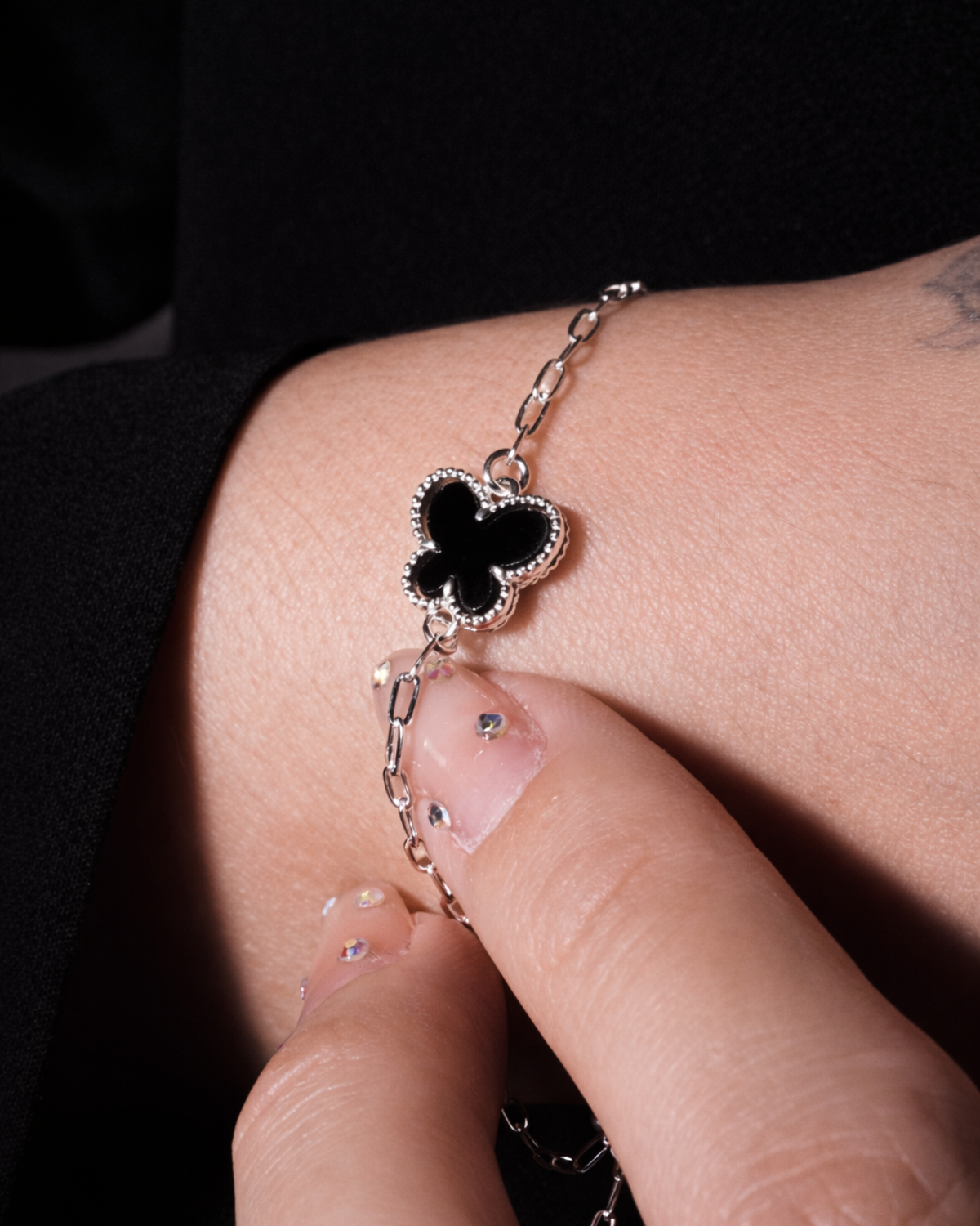 Pulseira Borboleta Preta em Prata 925 Lunnelé™ - foto 3