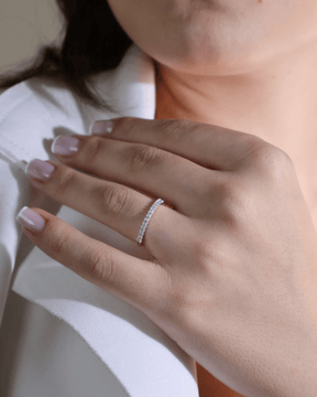 Anel Meia Aliança Cravejada Prata 925 Lunnelé™ - foto 3