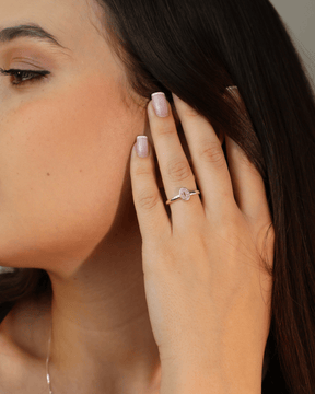 Anel Oval Cravejado com Zircônias Prata 925 Lunnelé™ - foto 3