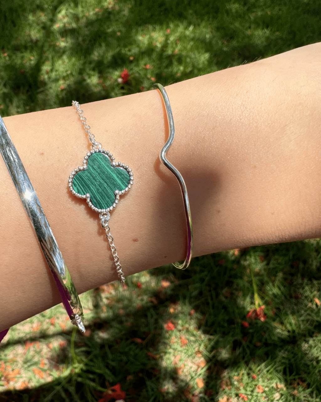Bracelete Fio V Regulável  Prata 925 Lunnelé™ - foto 4