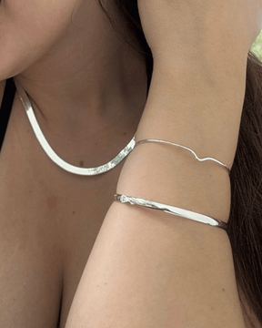 Bracelete Fio V Regulável  Prata 925 Lunnelé™ - foto 3