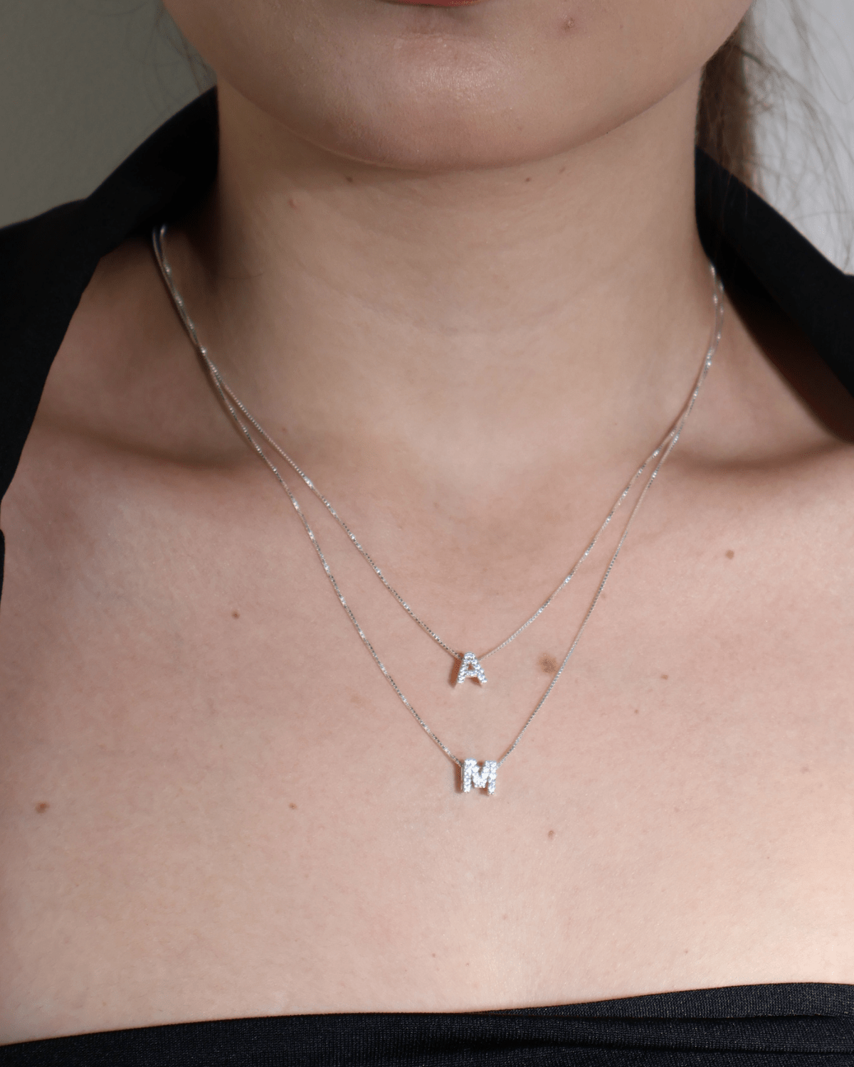 Colar Letra Inicial Cravejada em Prata 925 Lunnelé™ - foto 5