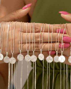 Colar Medalha Signo em Prata 925 Lunnelé™ - foto 2