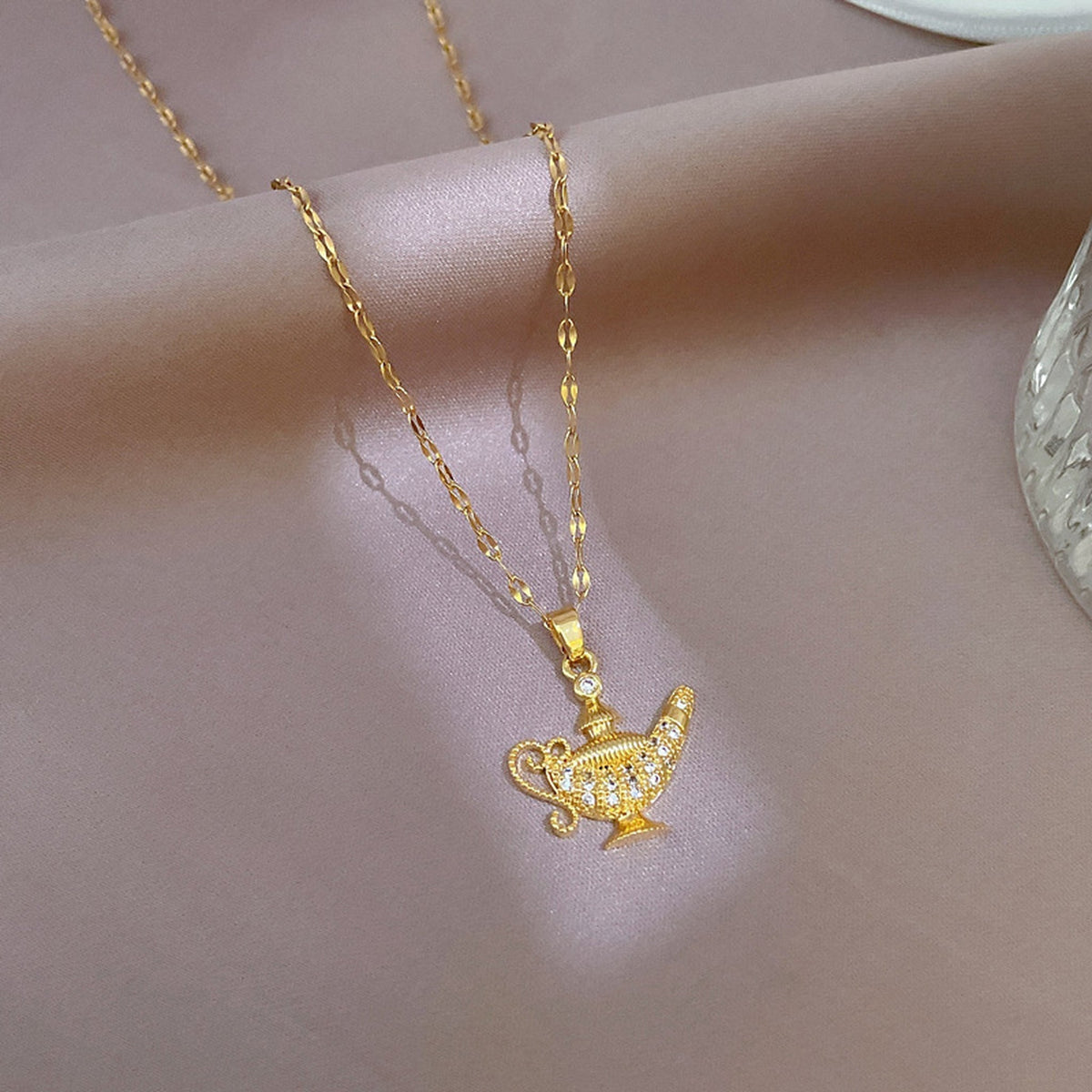 Colar Luxo Lâmpada Mágica - Aladdin ✨🕌 Lunnelé™