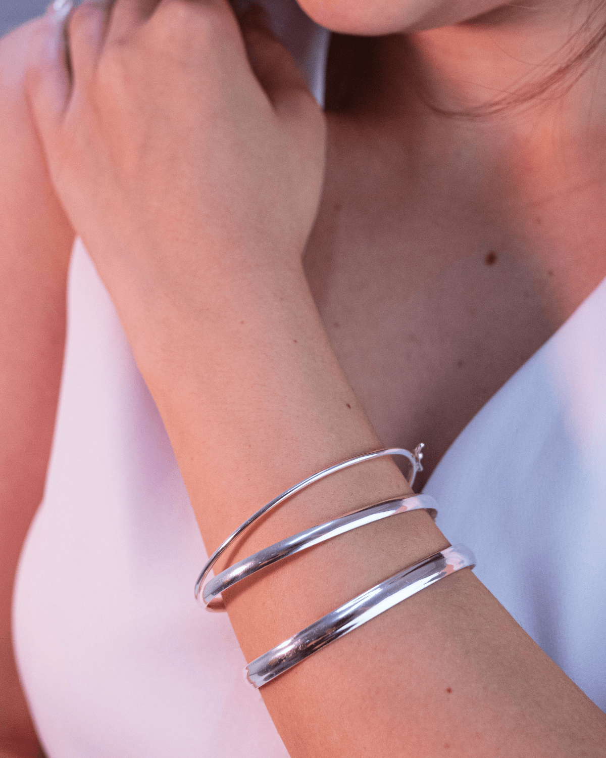 Mix com Três Braceletes Lisos Click Em Prata 925 Lunnelé™ - foto 2