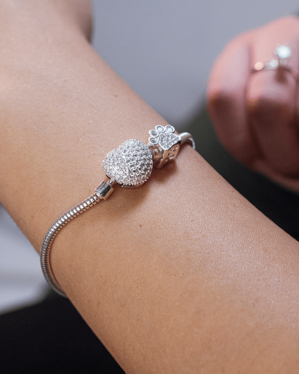 Pulseira Berloques Coração Cravejado De Prata 925 Lunnelé™ - foto 2