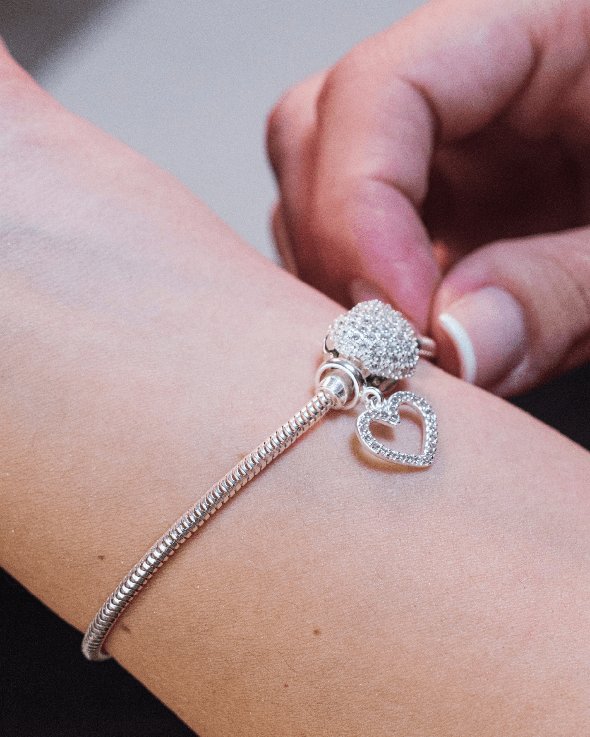 Pulseira Berloques Coração Cravejado De Prata 925 Lunnelé™ - foto 4