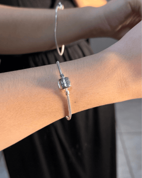 Pulseira Para Berloques Tambor Cravejado De Prata 925 Lunnelé™ - foto 7