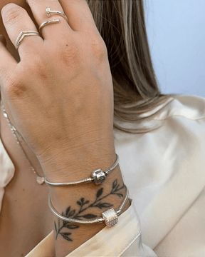Pulseira Para Berloques Tambor Cravejado De Prata 925 Lunnelé™ - foto 5