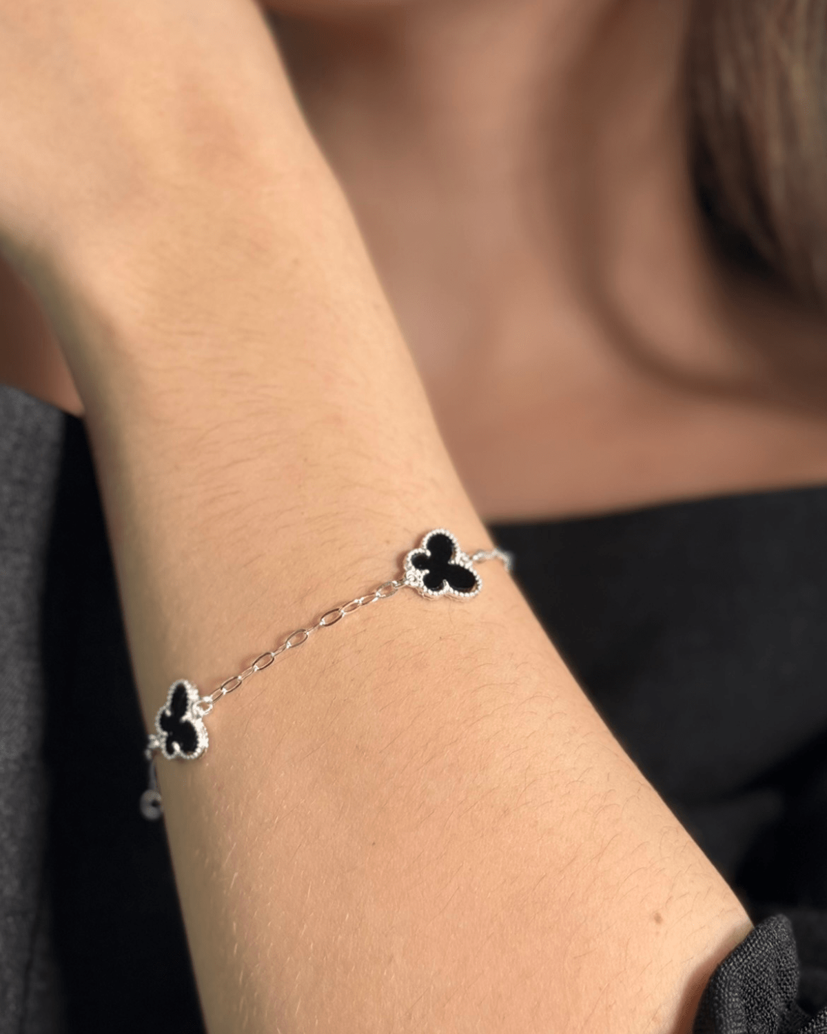 Pulseira Tornozeleira Três Borboletas Pretas em Prata 925 Lunnelé™ - foto 3