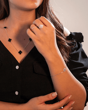 Pulseira Trevo Cravejada em Prata 925 Lunnelé™ - foto 4