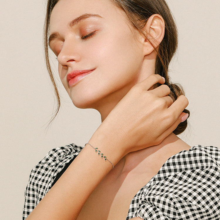 Pulseira Folhas Verdes Prata 925 Banhado em Ouro 18k Lunnelé™ - foto 4